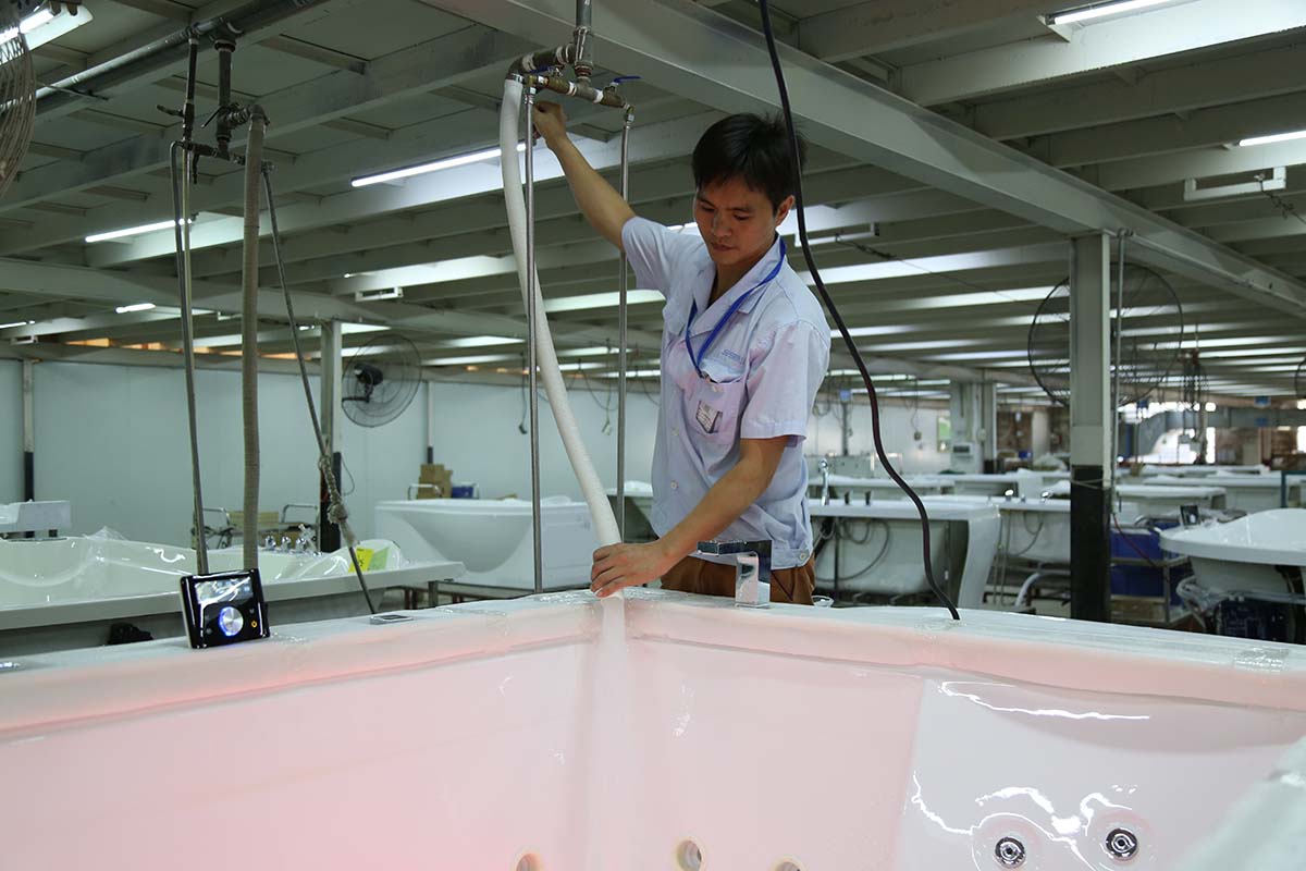 Bathtub & steam cabin production base (3)