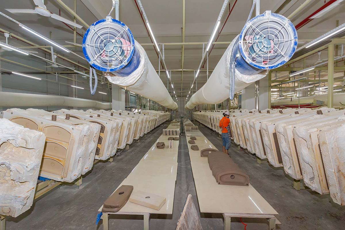 Ceramic production base (11)